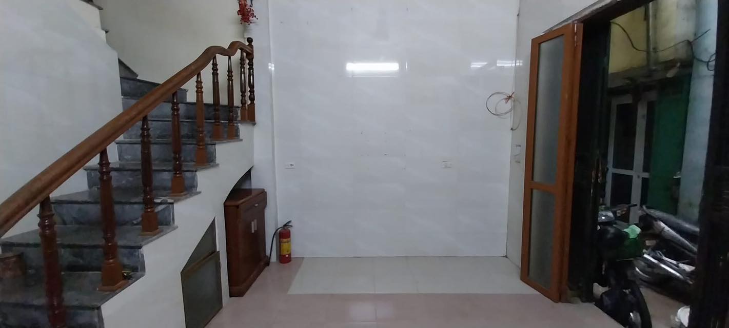 Cho thuê nhà ngõ 155 Chợ Khâm Thiên, 3 tầng x 35m2, 3 PN, 9.8 Triệu - Ảnh chính